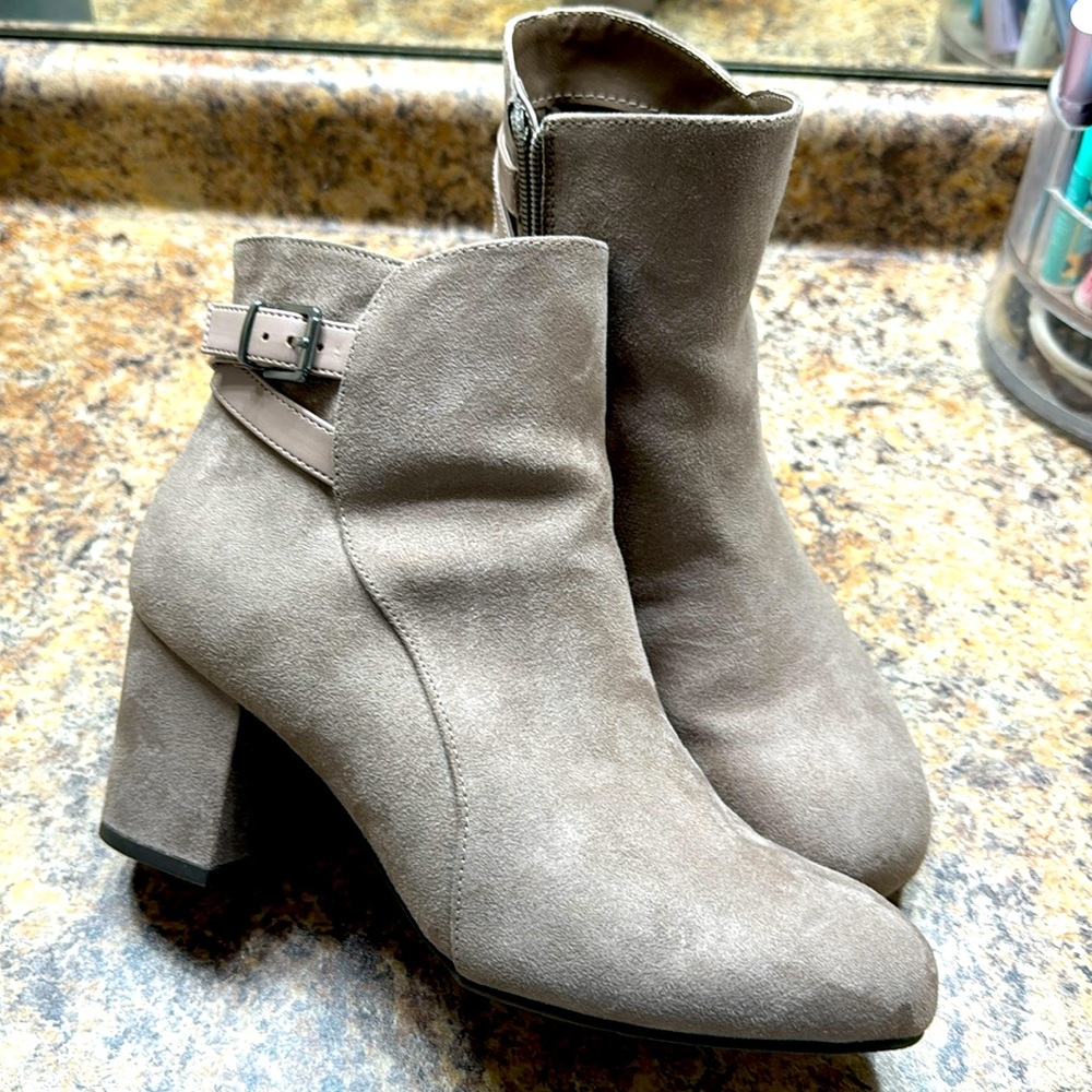 Women’s size 7.5 wide width ankle booties